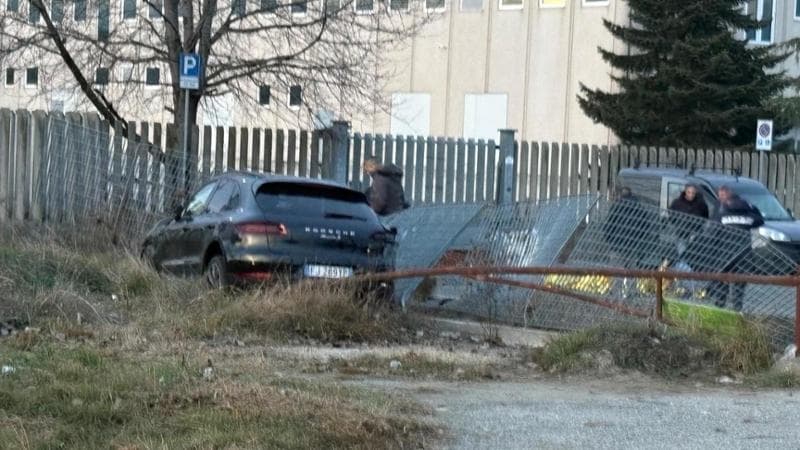Otomobil Candiolo'da yoldan çıktı