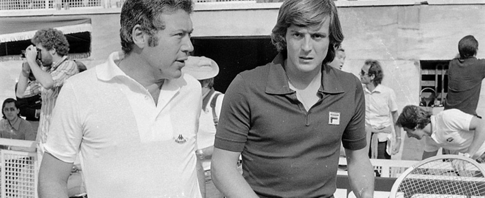 Nicola Pietrangeli (a sinistra) con Adriano Panatta durante la Davis vittoriosa del 1976
