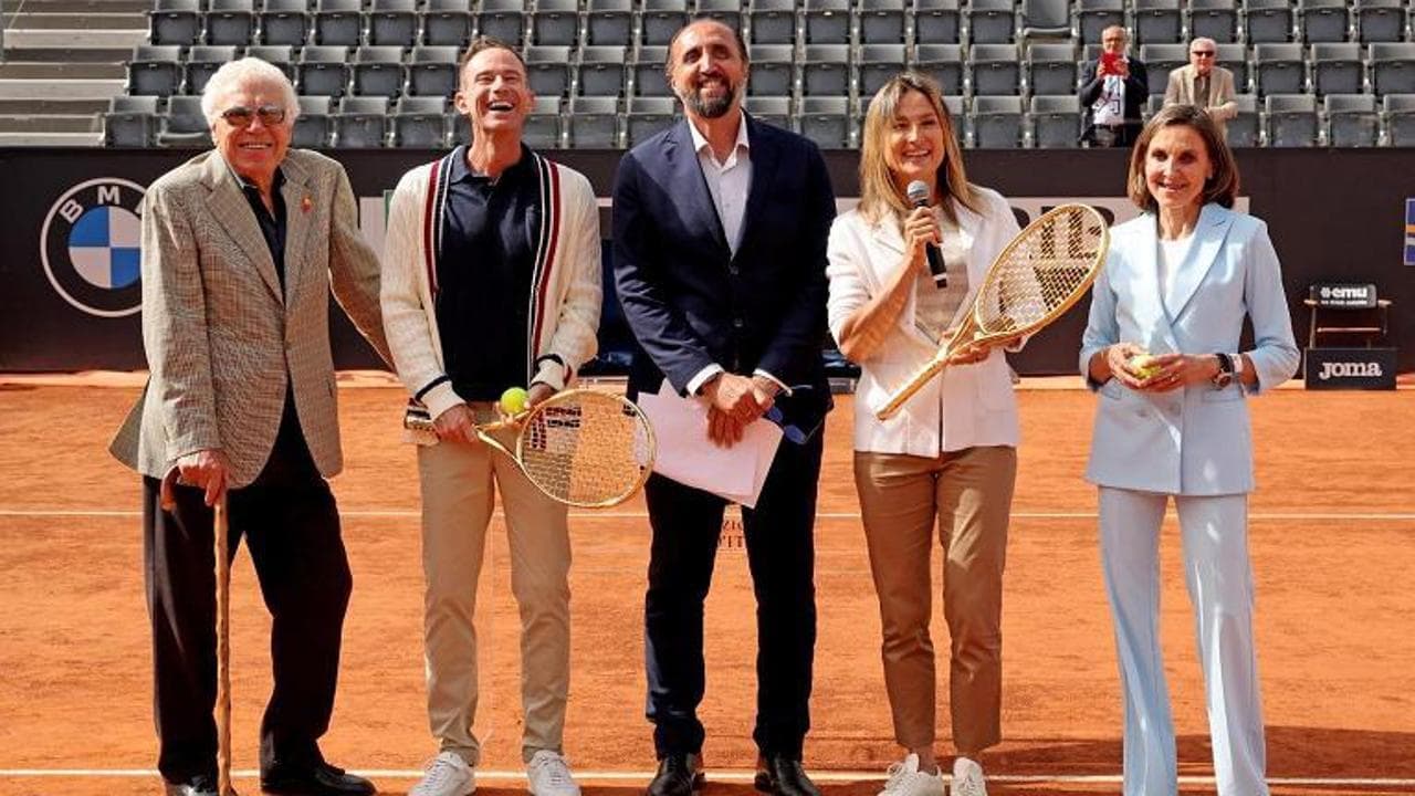Volandri (secondo da sinistra) e Tathiana Garbin (seconda da destra) con Pietrangeli al Foro Italico