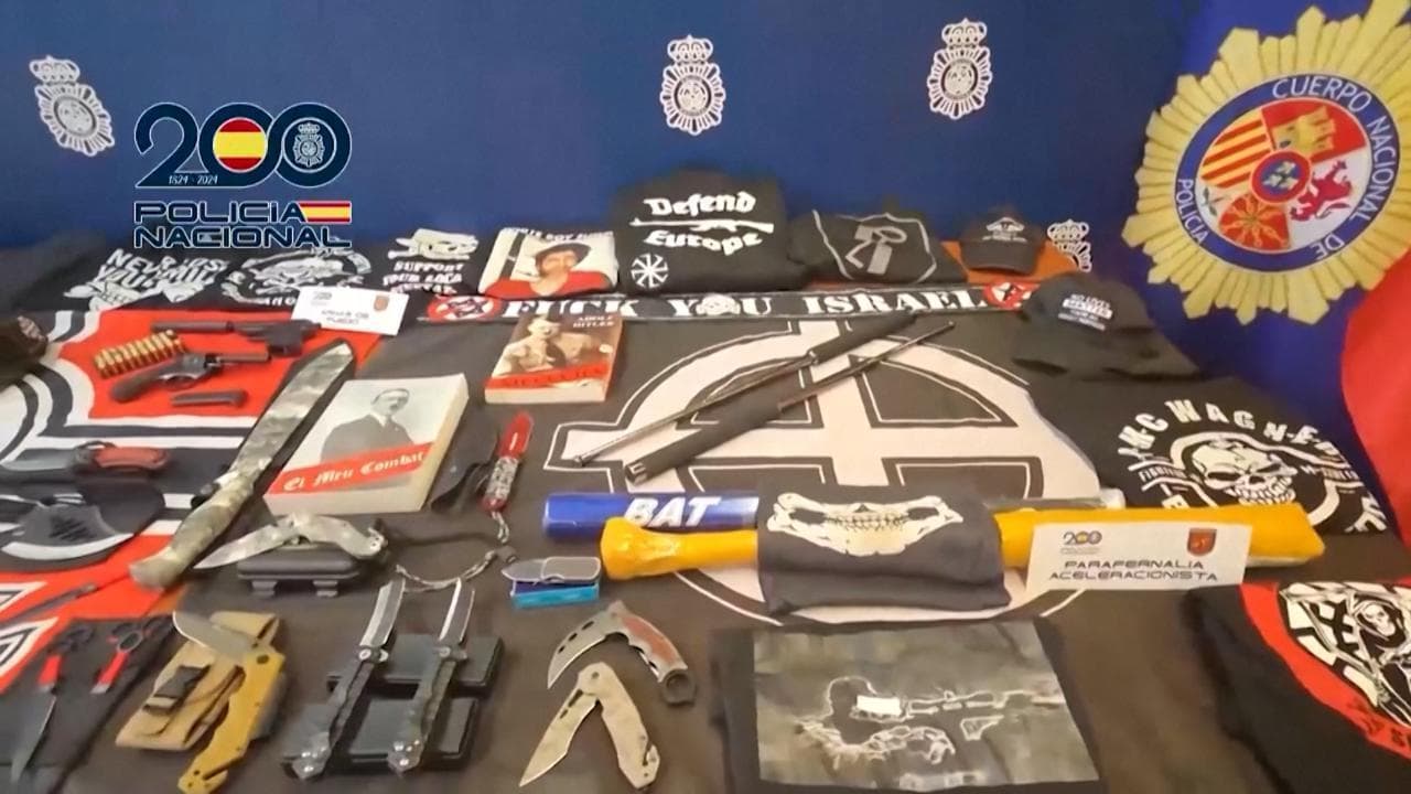 Spagna, armi e bandiere neonaziste: sgominata cellula dell'organizzazione suprematista "The Base"