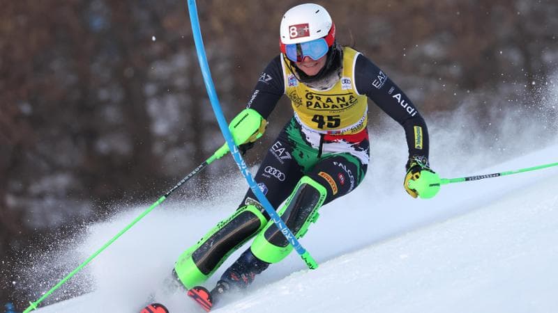 Lucrezia Lorenzi in gara in uno slalom di Coppa del mondo
