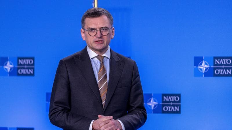 Kuleba: “Bene le inchieste, l’Ucraina è una vera democrazia. Presto al voto per un reset”
