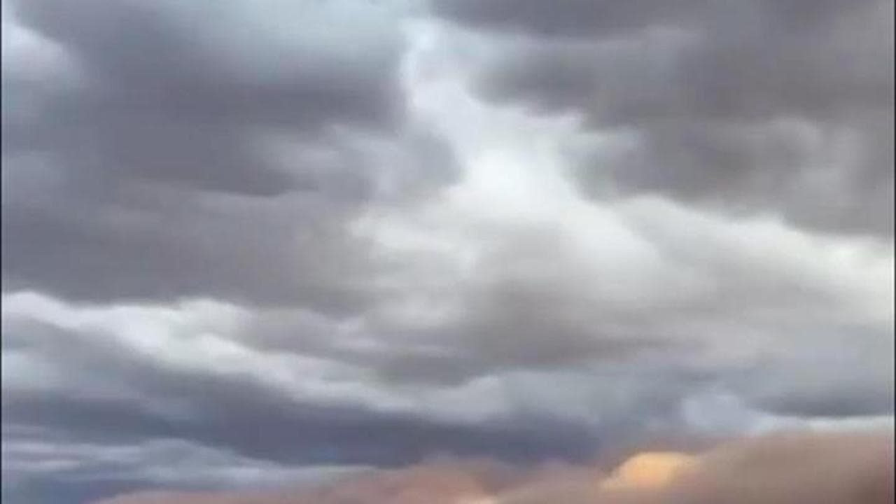 Australia, tempesta di sabbia nel deserto di Tanami: un gigantesco muro di polvere oscura il cielo