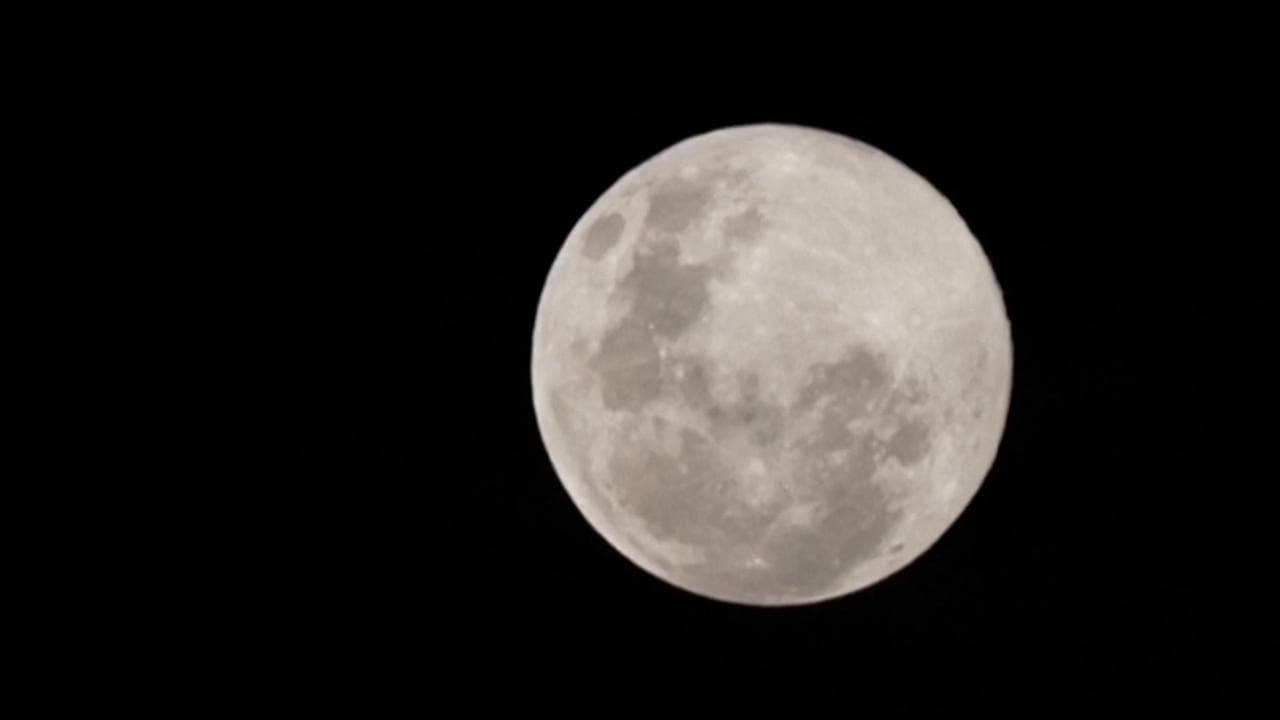 Super, fredda e altissima: cosa sapere e quando vedere l'ultima, spettacolare Luna piena del 2025