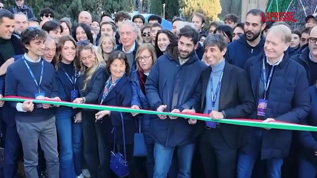 Al via Atreju 2025: il momento del taglio del nastro con Arianna Meloni
