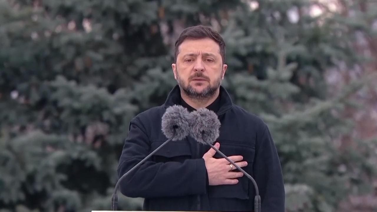 Zelensky, messaggio ai soldati nella Giornata delle Forze Armate: "Nessuno sottovaluti l'Ucraina"
