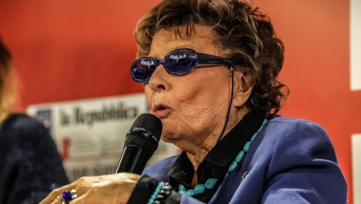 Dacia Maraini: “L’amicizia è più nobile del sesso, non s’interrompe per stupidaggini. Vedi Totti e Blasi” | Video