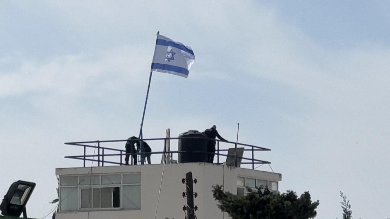Gerusalemme: irruzione dell'Idf nella sede dell'Unrwa: sostituita la bandiera con quella israeliana