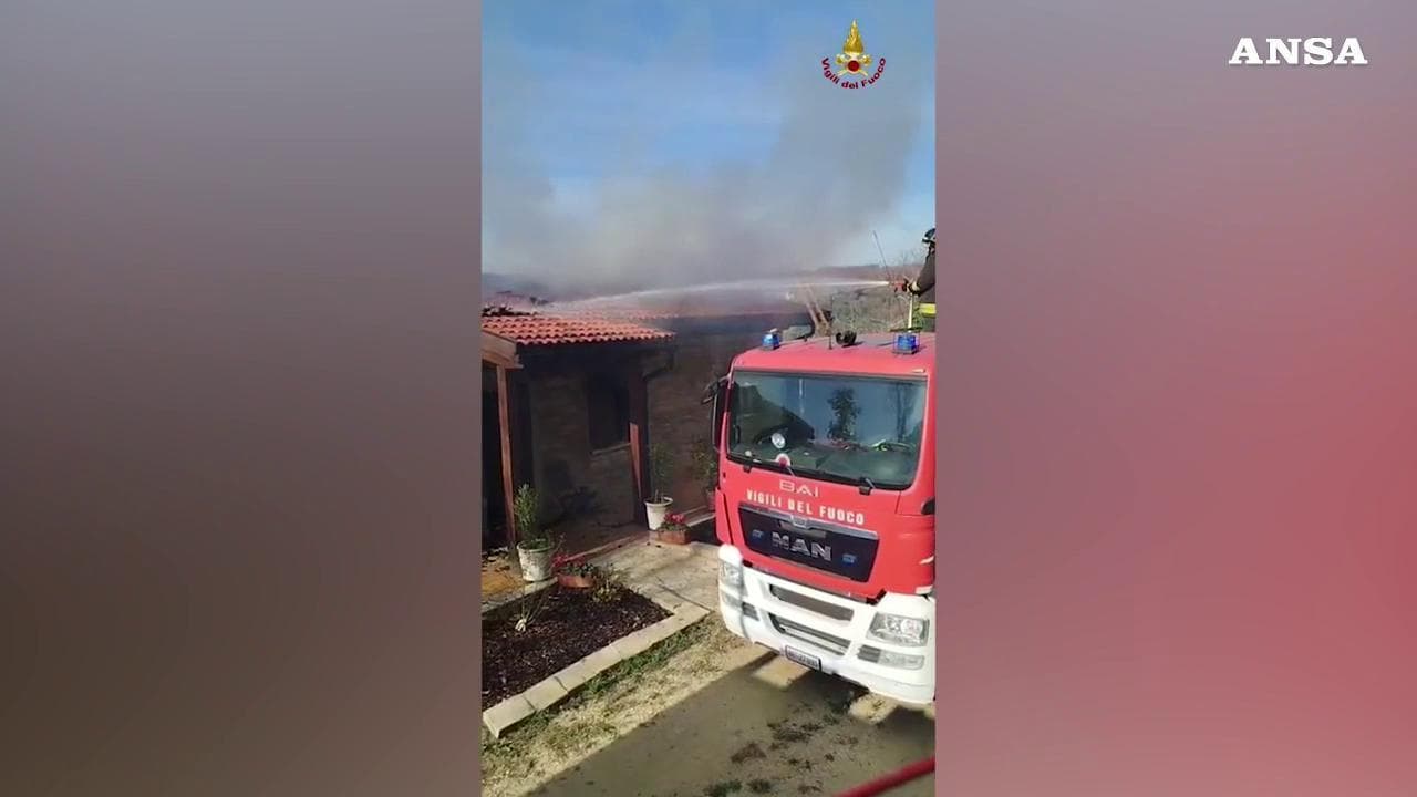 Donna trovata morta in casa in Umbria, a fuoco il tetto dell'abitazione