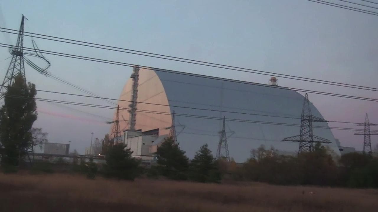 Allarme a Chernobyl: "Lo scudo protettivo è danneggiato"