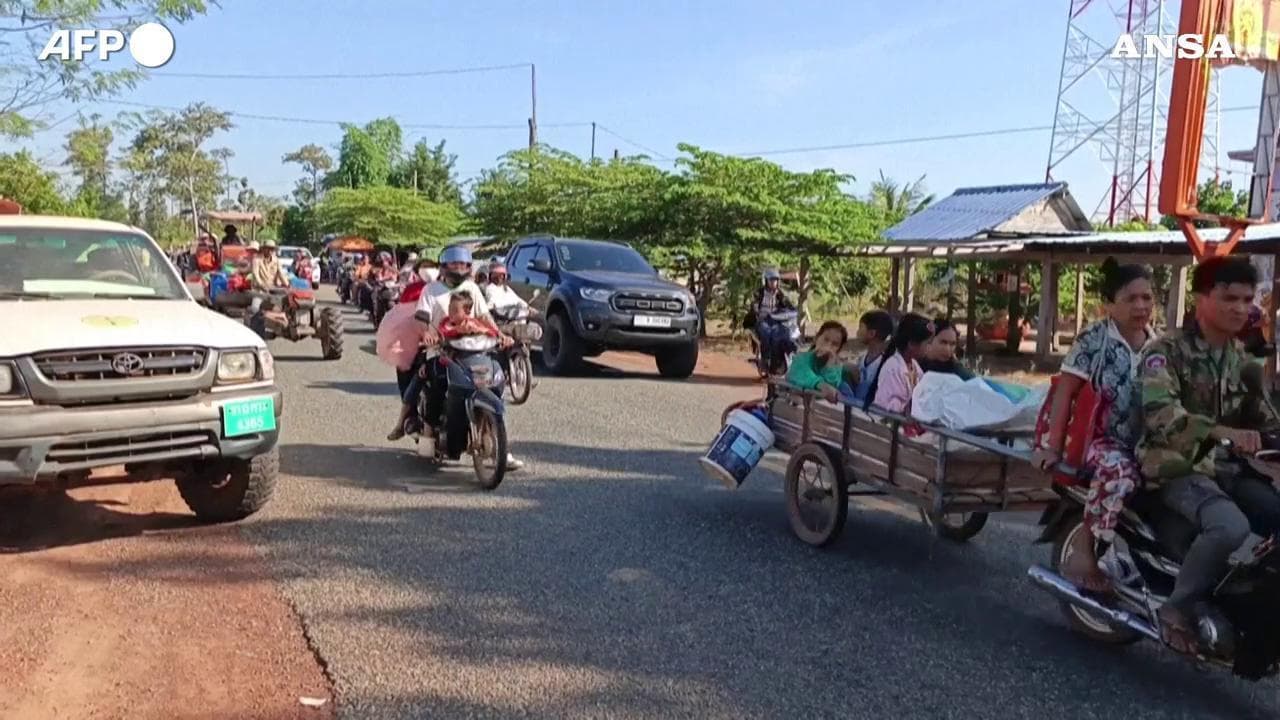 Scontri Thailandia-Cambogia: la popolazione delle zone di confine in fuga