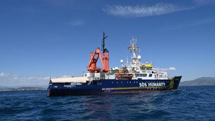 Paesi sicuri, arriva la stretta sulle Ong: “Vogliono criminalizzare la solidarietà”