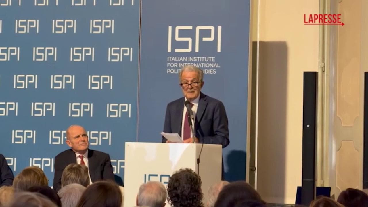 Governo, Prodi: "Divisi su politica estera. Meloni con Trump, Salvini con Russia, Tajani con l'Ue"