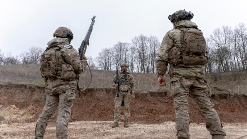 Militare britannico morto in Ucraina: “Assisteva al collaudo di armi difensive”