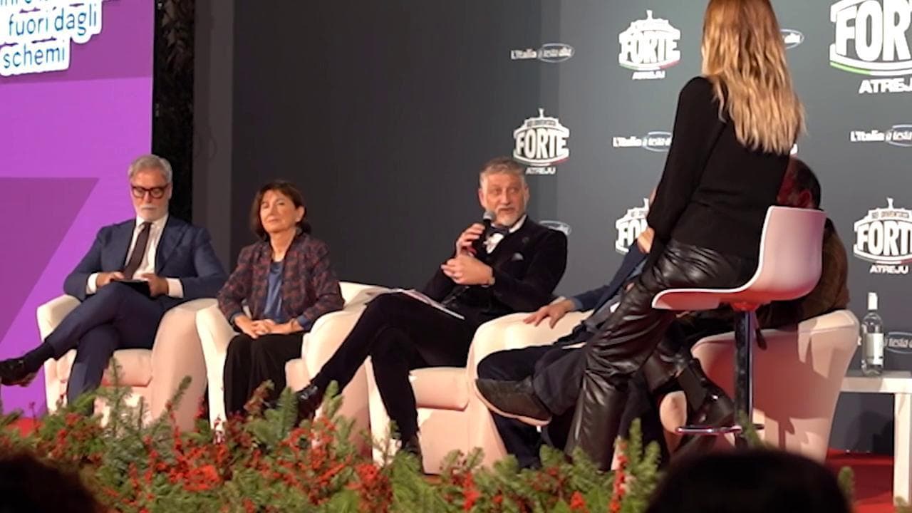 Giuli ad Atreju: "Egemonia palla micidiale. Noi siamo ironici, altro dal nemichettismo di sinistra"