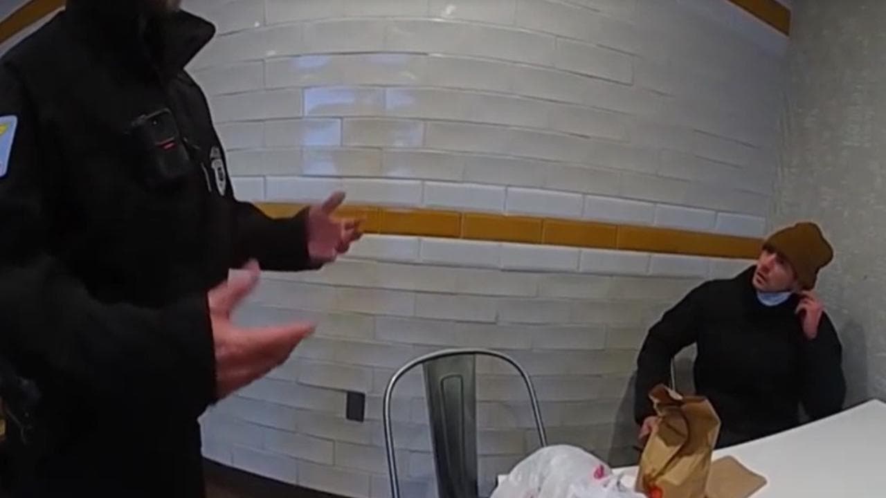 Il video inedito dell'arresto di Luigi Mangione: "Mi chiamo Mark Rosario"