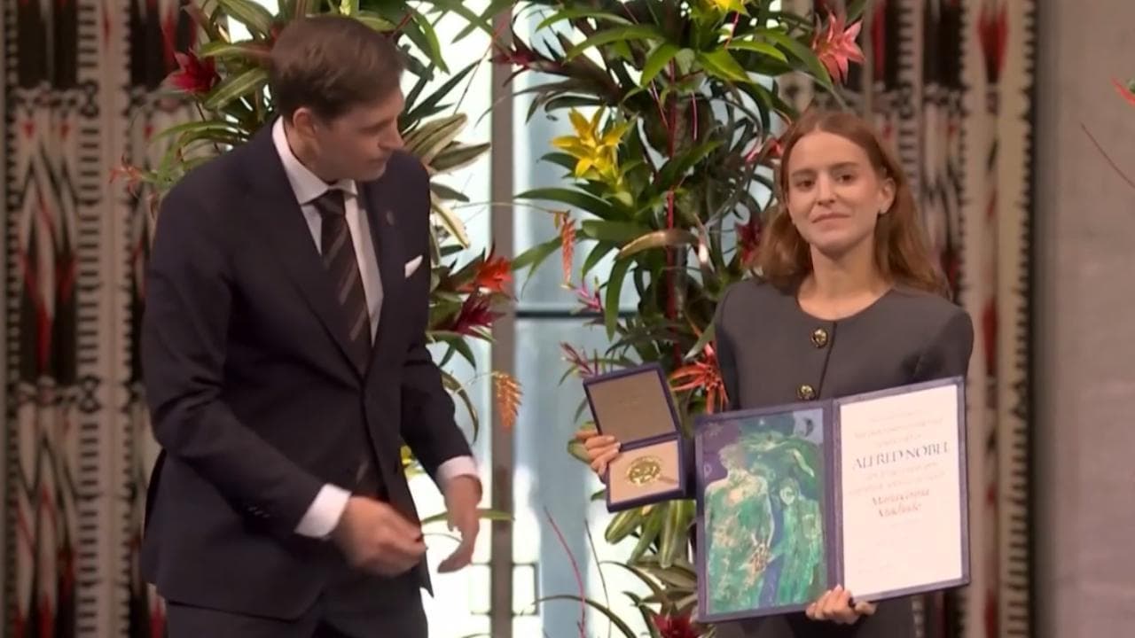 La figlia di Machado ritira il Nobel per la Pace: "Dobbiamo essere disposti a lottare per libertà"