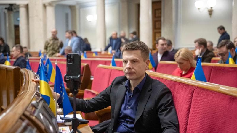 Goncharenko: “Sto all’opposizione, ma votare subito è impensabile. Zelensky cerca solo di salvarsi”