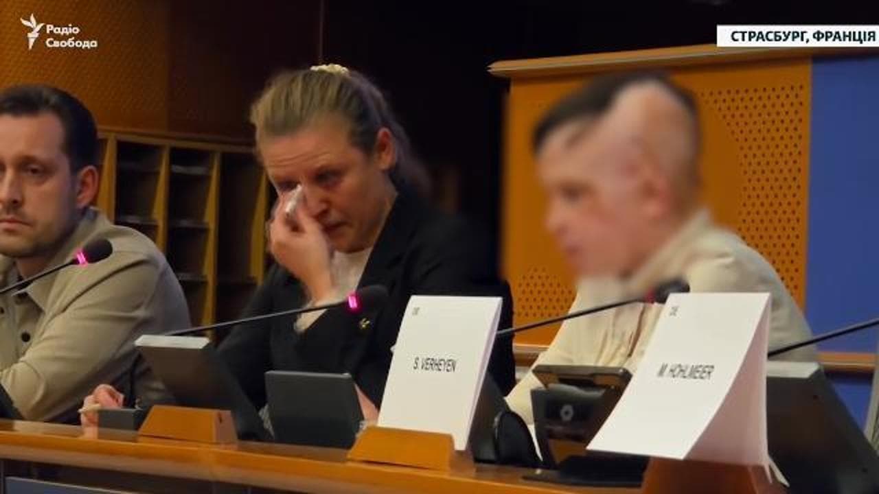Lo straziante racconto del bambino ucraino al Parlamento europeo: l'interprete scoppia in lacrime