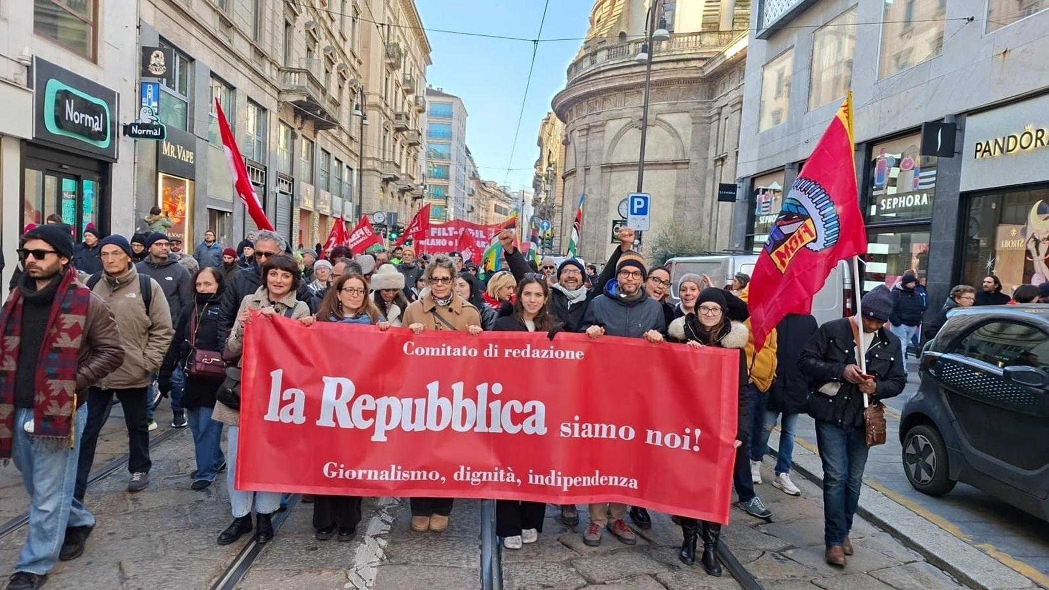 Giornalisti e poligrafici di Repubblica in piazza con la Cgil: Per libert  di stampa e pluralismo - la Repubblica