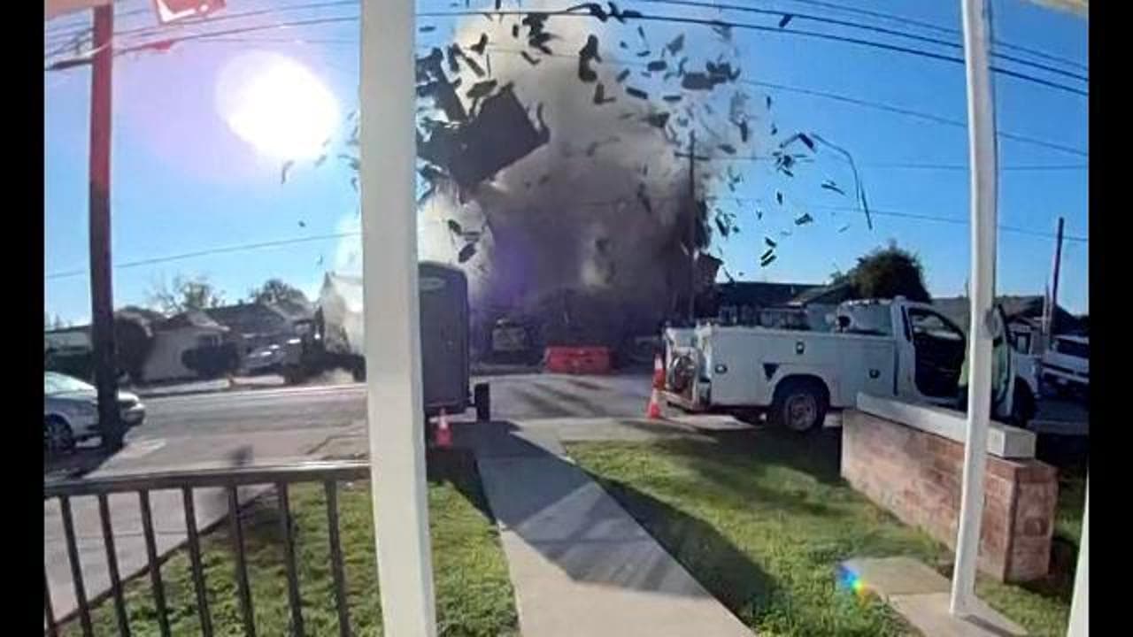 Fuga di gas in California, la casa salta in aria: il momento dell'esplosione