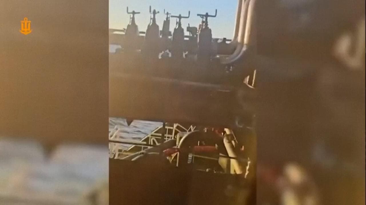 Drone russo colpisce una nave turca nel Mar Nero: le immagini dopo l'attacco