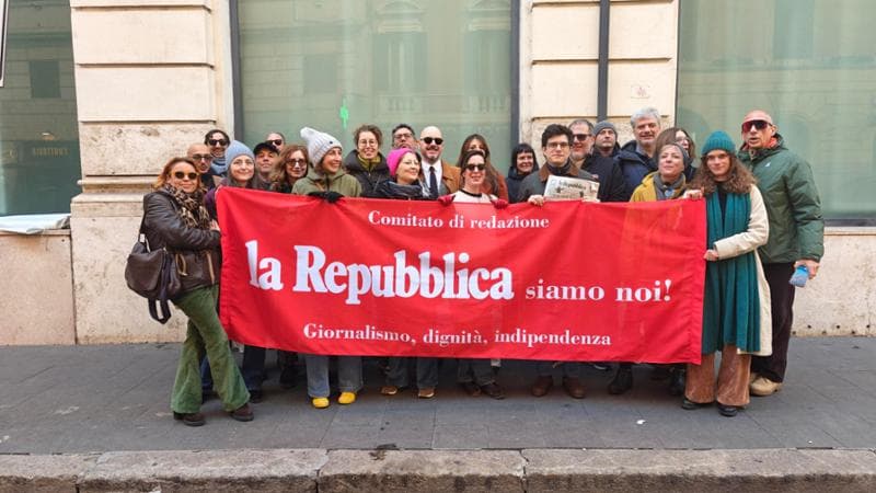 Roma, 12 dicembre: giornalisti di Repubblica supportano il cdr durante l'incontro con il sottosegretario alla Presidenza del Consiglio Alberto Barachini