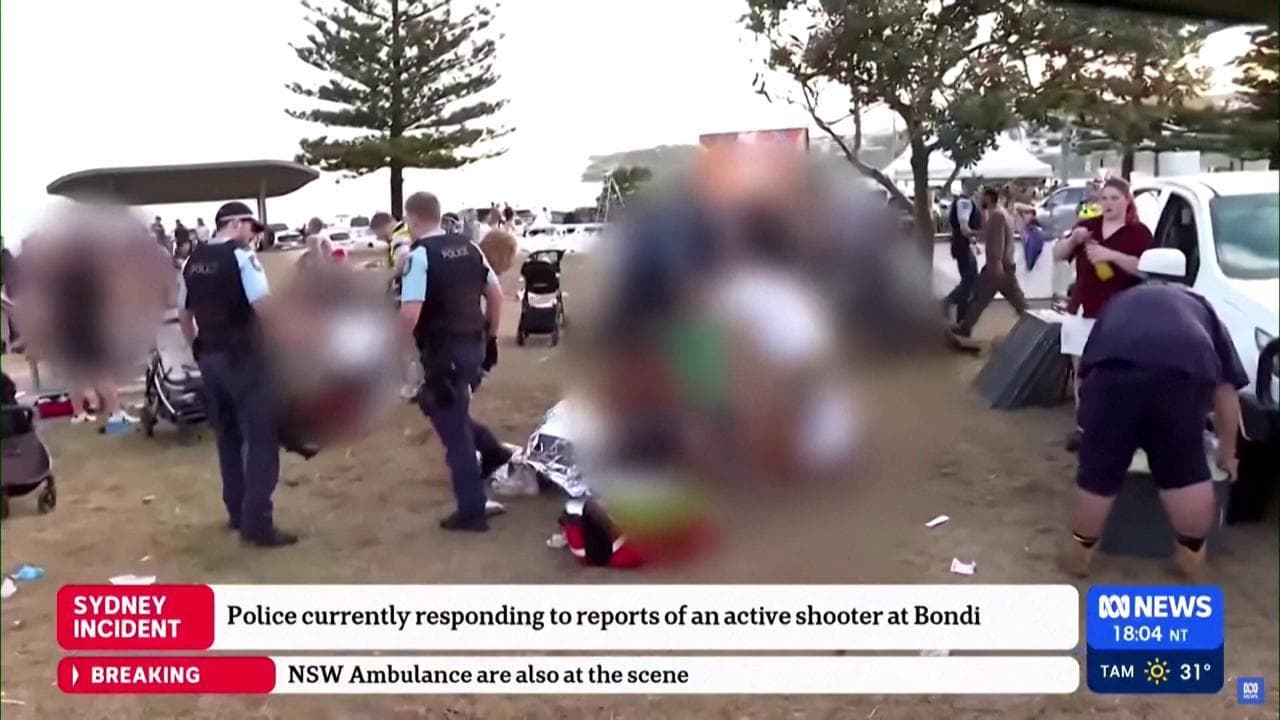 Sydney. Spari a Bondi Beach, morti e feriti: l'intervento della polizia
