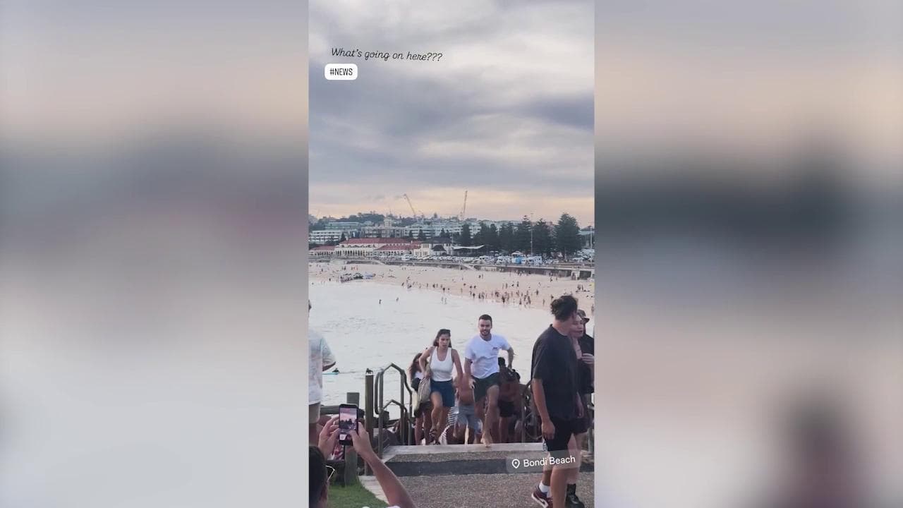 Sydney, sparatoria a Bondi Beach: le persone in fuga dalla spiaggia