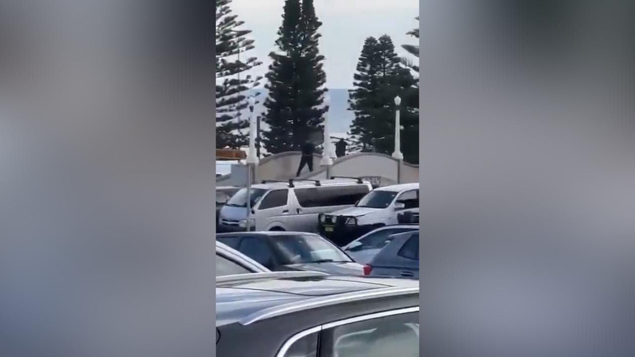 Sydney, due attentatori sparano sulla folla durante la celebrazione di Hanukkah a Bondi Beach