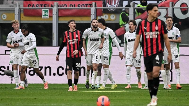 I giocatori del Sassuolo esultano dopo il pareggio