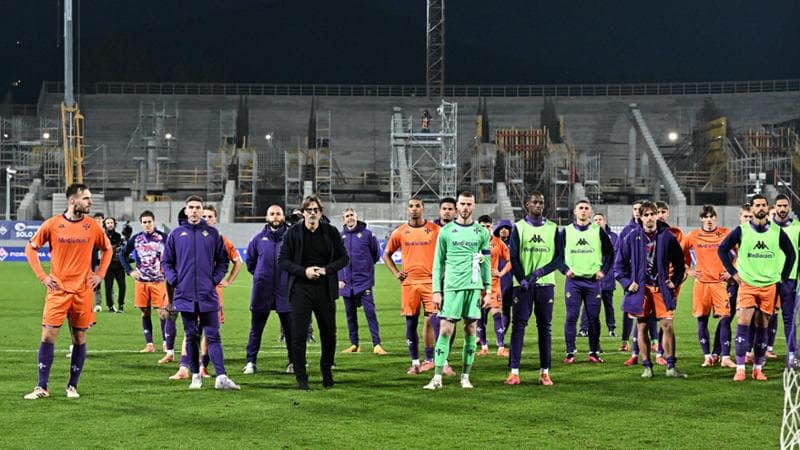 I giocatori della Fiorentina durante la contestazione dei tifosi