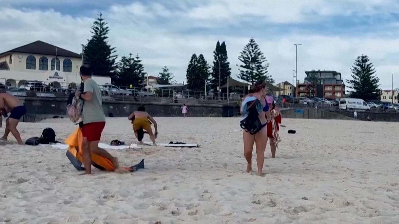 Bondi Beach: gli spari e la fuga dei bagnanti dalla spiaggia