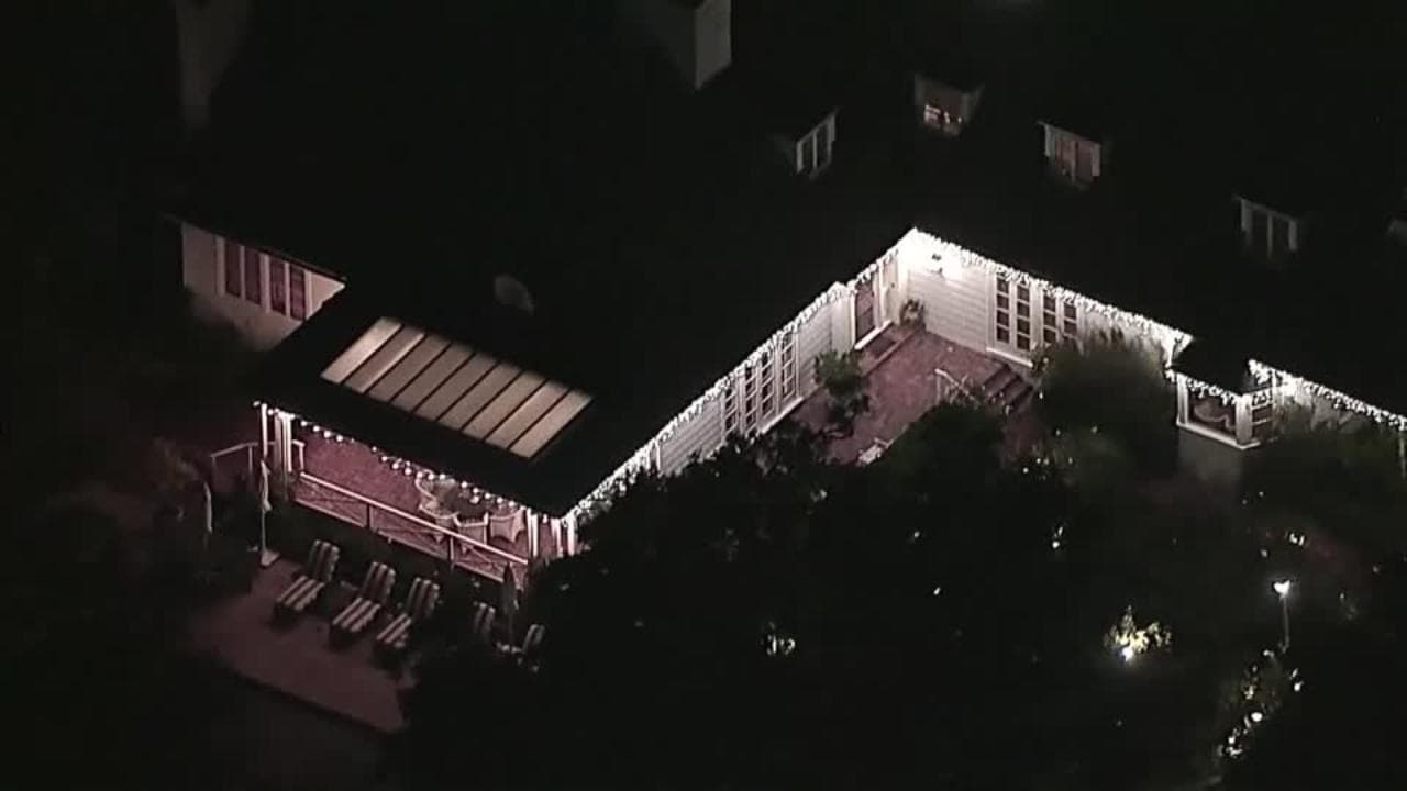Los Angeles, polizia fuori dalla villa di Rob Reiner, il regista ucciso a casa con la moglie