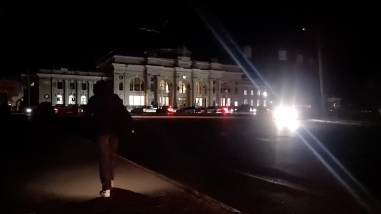 Ucraina, dopo gli attacchi russi Odessa resta al buio