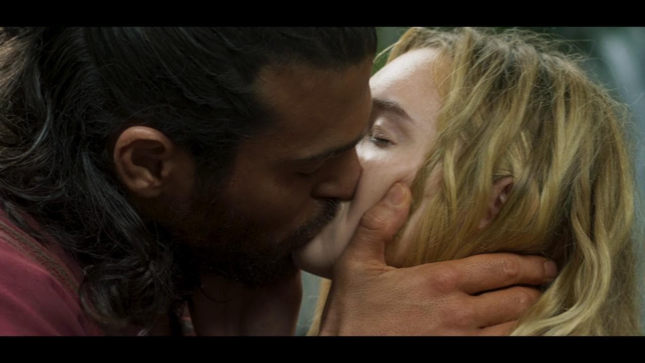 Sandokan come Laguna blu: in acqua per il bacio con Marianna