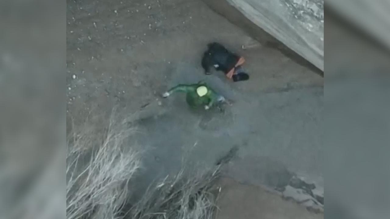Utah, escursionista rimane intrappolato nelle sabbie mobili: il video del salvataggio