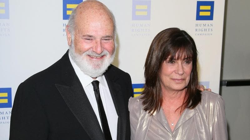 Rob Reiner e la moglie Michele Singer uccisi: arrestato il figlio Nick. Trump: “Morto perché ossessionato da me”