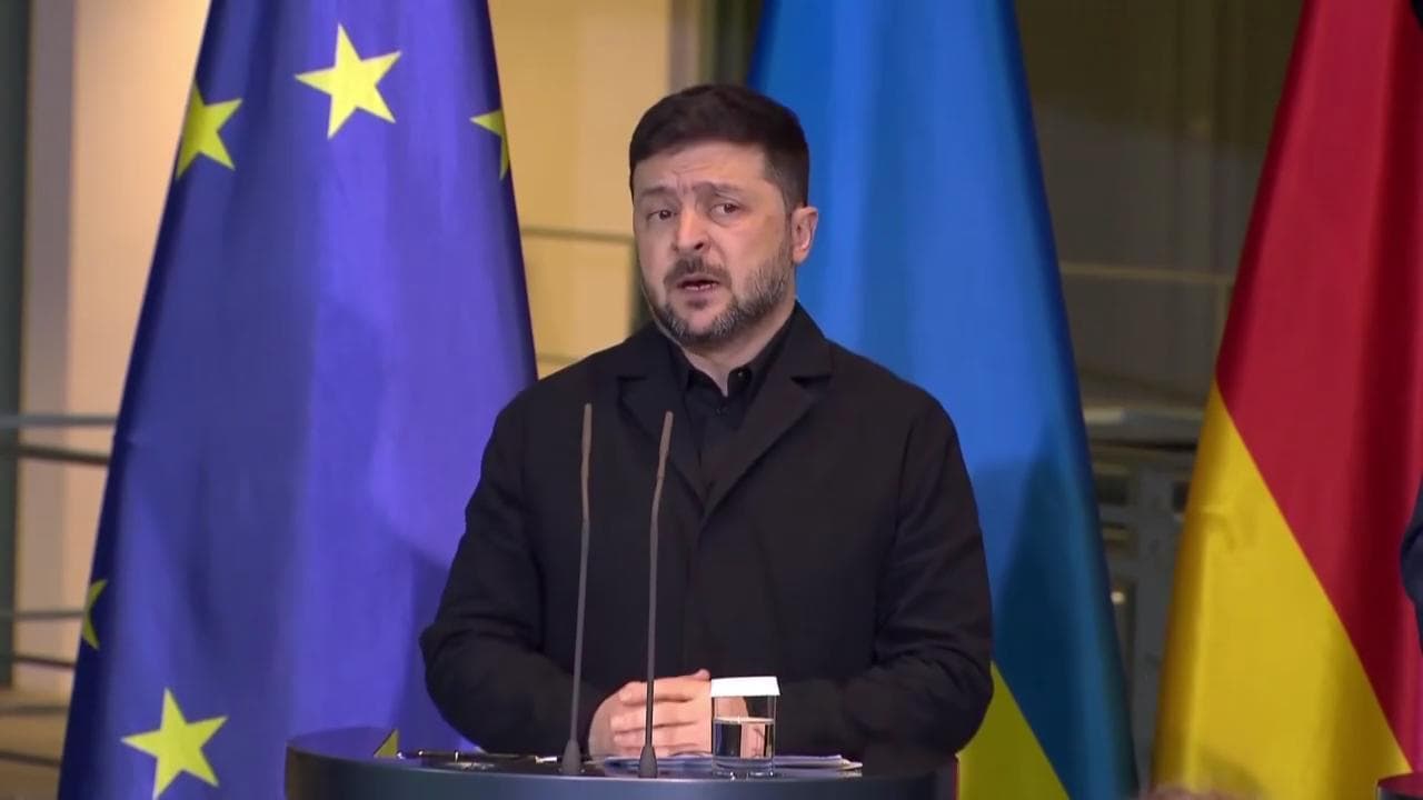 Zelensky: "Sui territori posizioni ancora diverse ma siamo costruttivi"