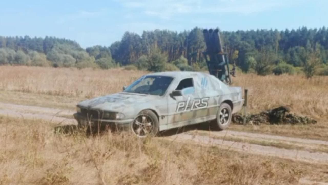 La Bmw dei soldati ucraini diventa un lanciarazzi