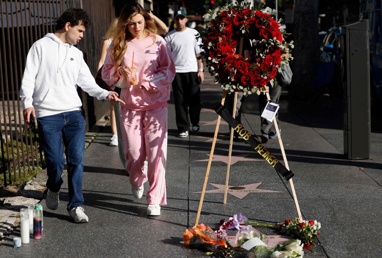 Fiori sulla stella dedicata a Rob Reiner sulla Walk of fame