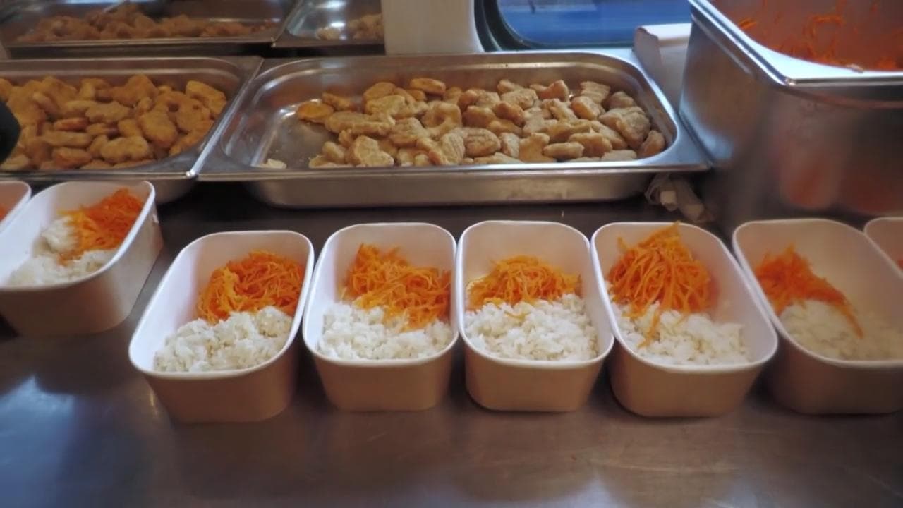 Ucraina, un food train per portare riso e carne alle famiglie: "Il cibo deve venire prima di tutto"