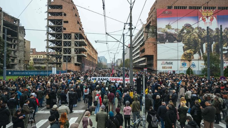 Sırbistan ve hükümetin Trump Tower konusunda başı dertte. Ve Kushner pes ediyor. Vucic: “Protestoları suçlayın”