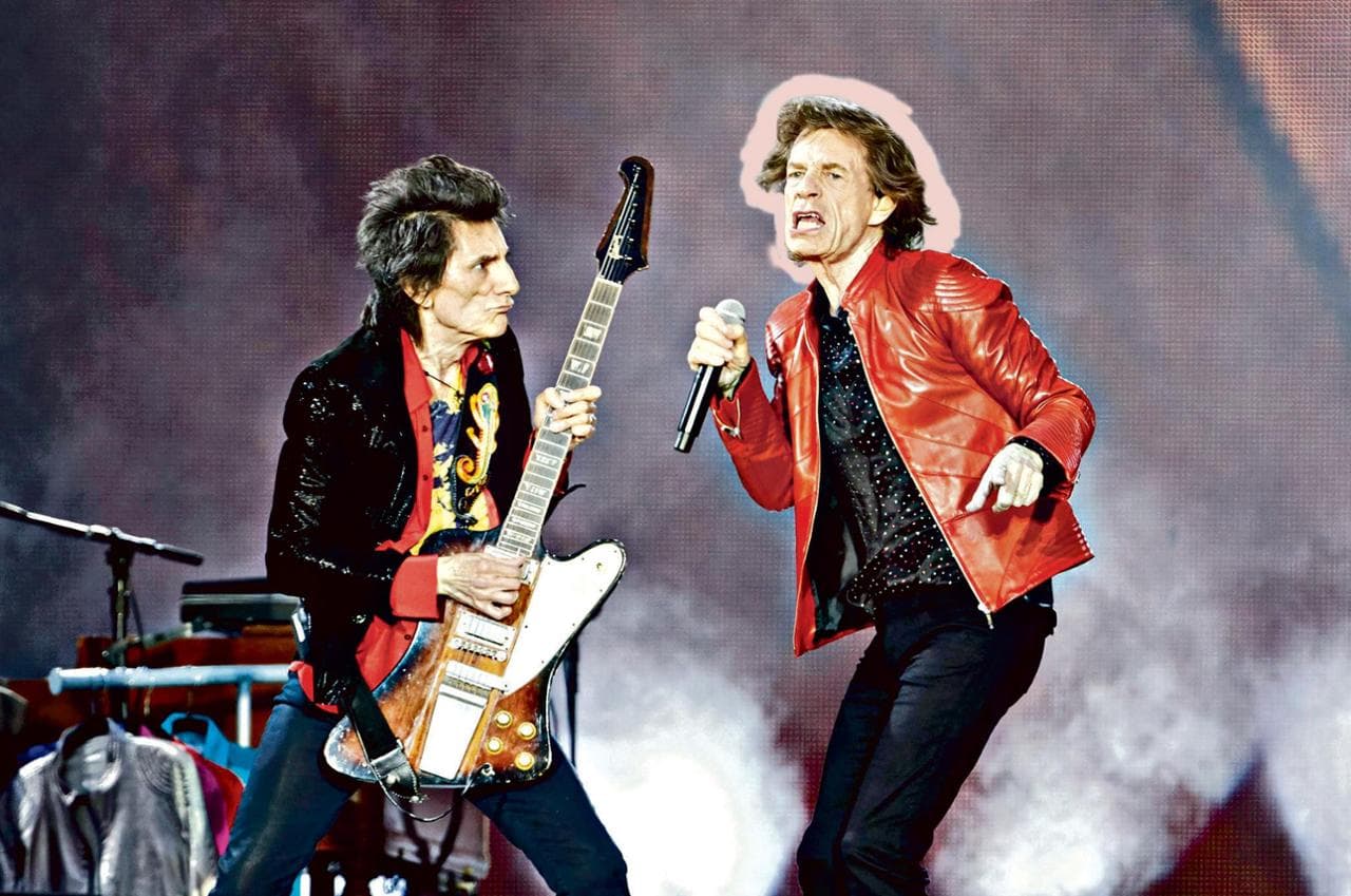 epa06832106 (L-R) Ronnie Wood and Mick Jagger of the British Rock band The Rolling Stones perform during a concert at the Olympiastadion in Berlin, Germany, 22 June 2018. About 67,000 tickets for The Rolling Stones 'No Filter' tour concert were sold out.  EPA/HAYOUNG JEON