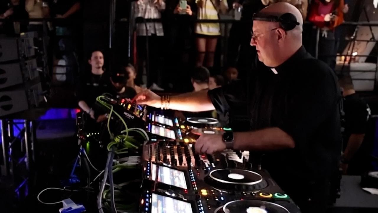 Portogallo: la storia di padre Peixoto, il prete-deejay che parla ai giovani con la musica techno