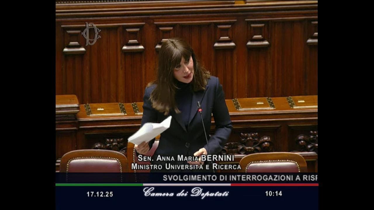 Scontro Bernini-5 stelle: "Ha definito inutili e comunisti gli studenti. Chieda scusa e si dimetta"