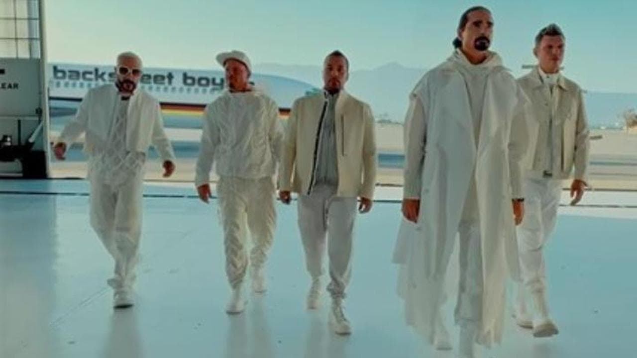 I Backstreet Boys ricreano il video di "I Want It That Way" dopo 25 anni
