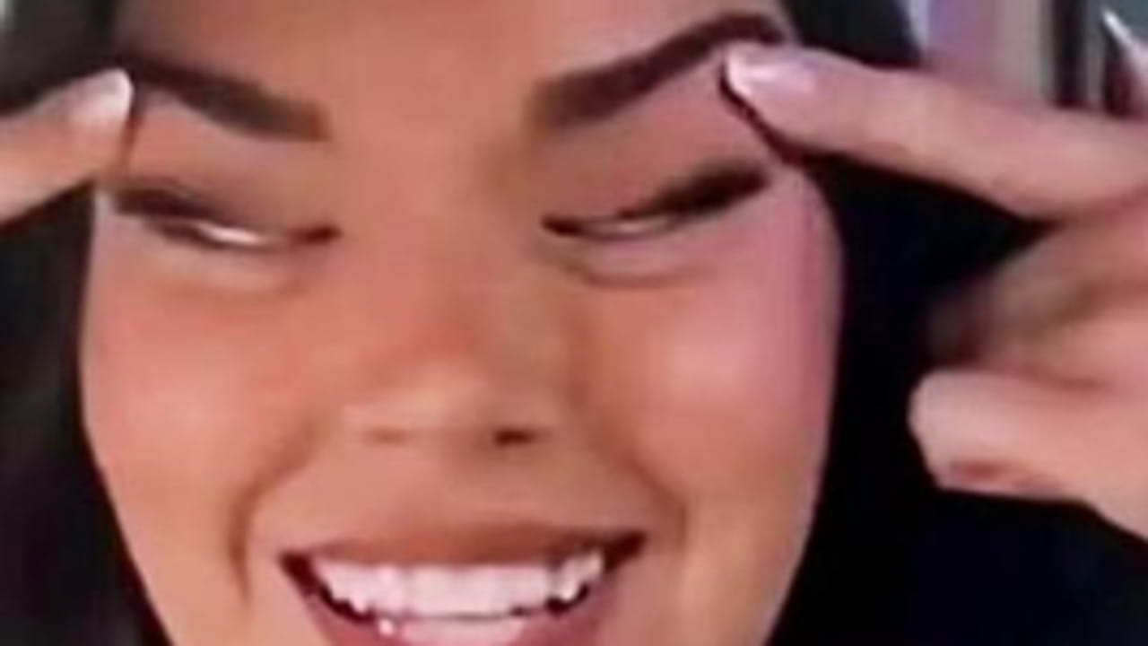Miss Finlandia mima gli occhi asiatici e perde il titolo. E anche il premier si scusa