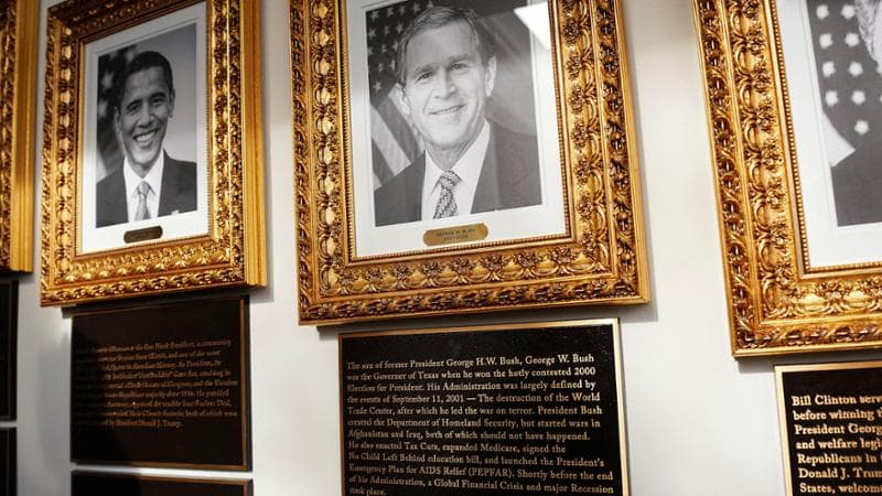 Joe Biden, perché le scarpe anti-caduta del Presidente degli Stati Uniti sono diventate un caso
