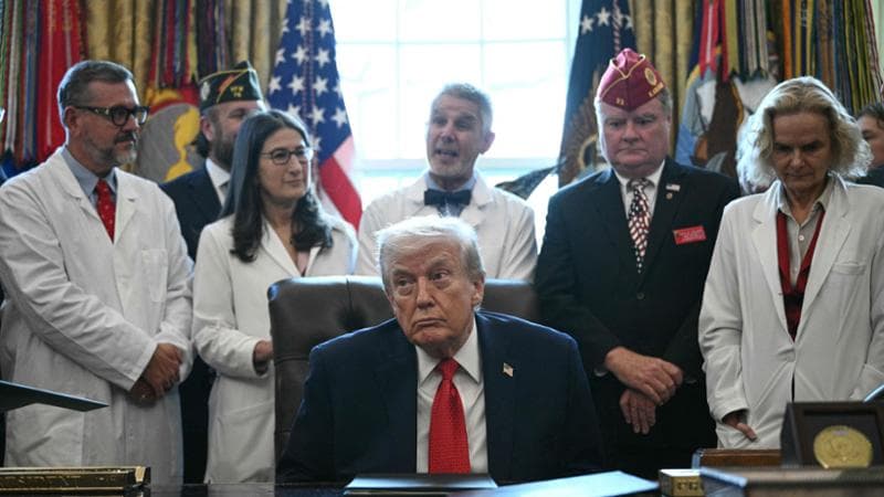 Trump giù nei consensi, promette bonus ai soldati e un boom economico